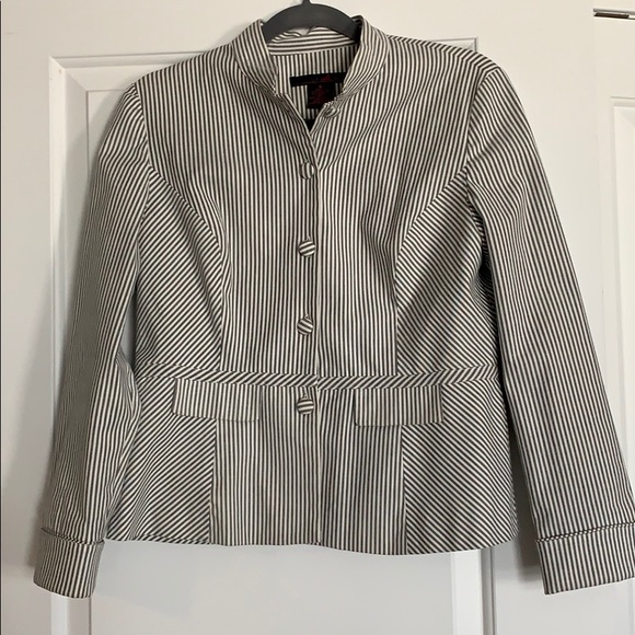 Pin-stripe form-fitting blazer fully lined. - Picture 1 of 8